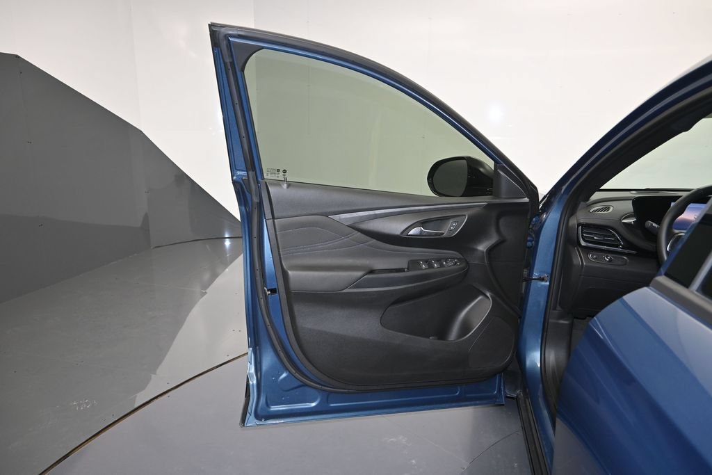 Certified 2024 Buick Envista Sport Touring w/ Convenience I Package FWD image 10