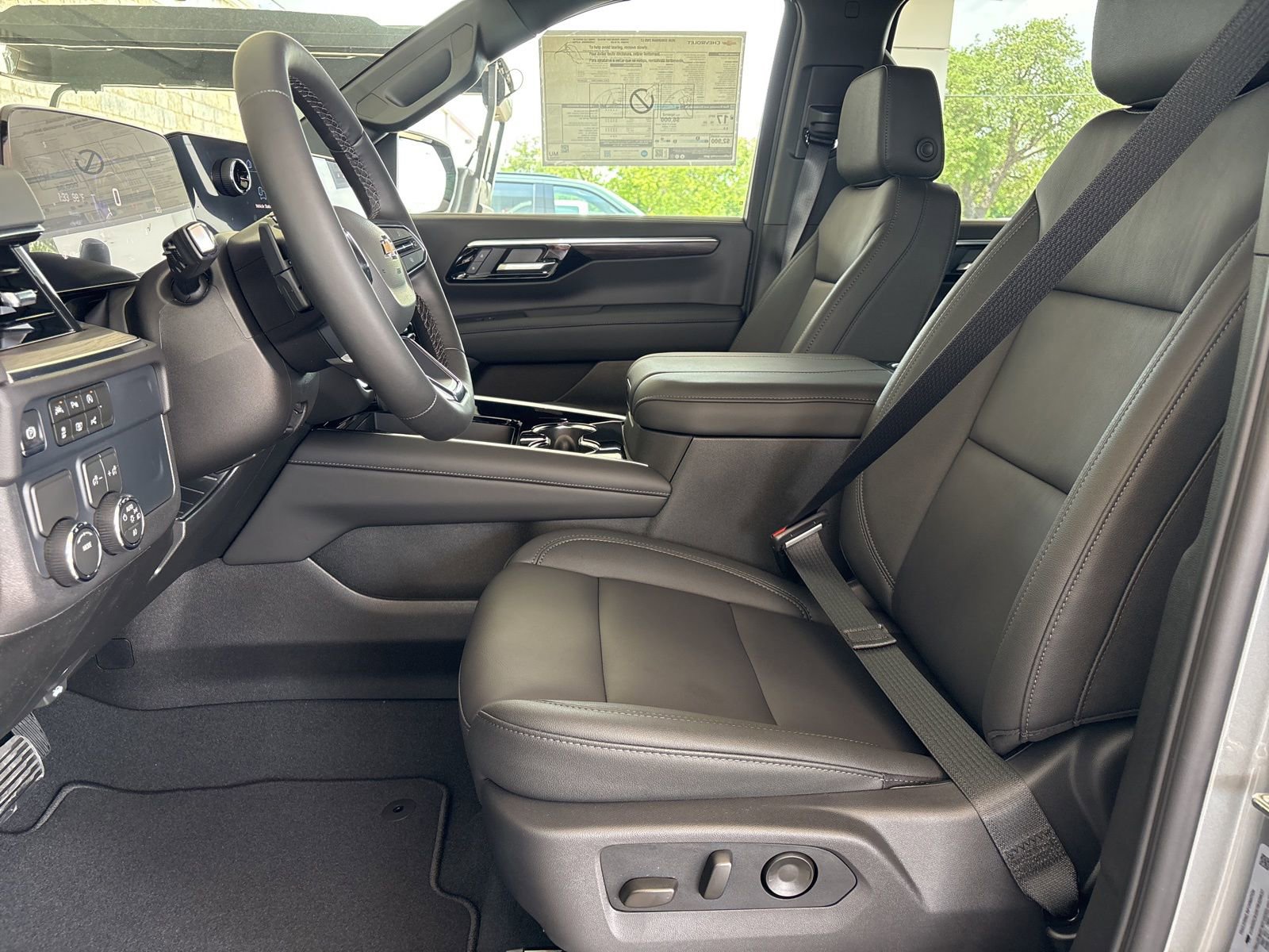 New 2026 Chevrolet Suburban LT RWD image 15