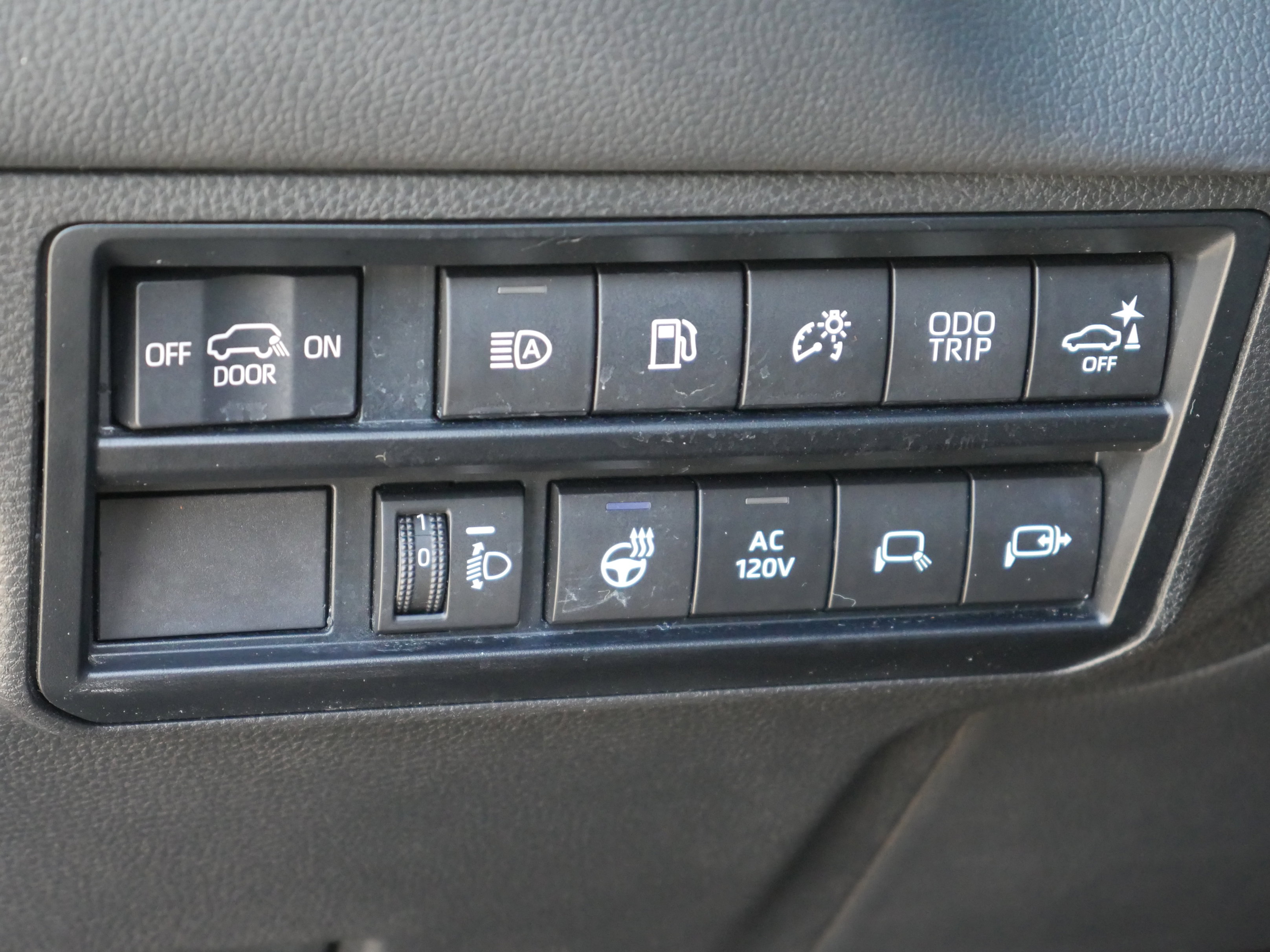 Used 2023 Toyota Sequoia Limited AWD/4WD image 6