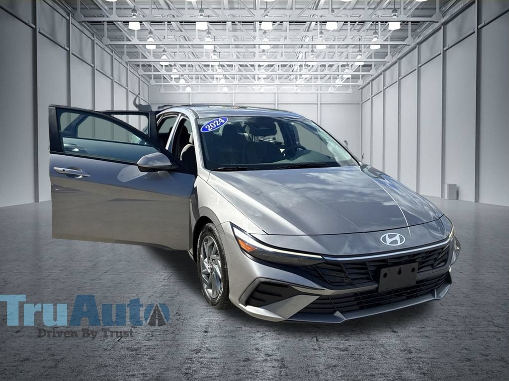 Used 2024 Hyundai Elantra SEL FWD image 10