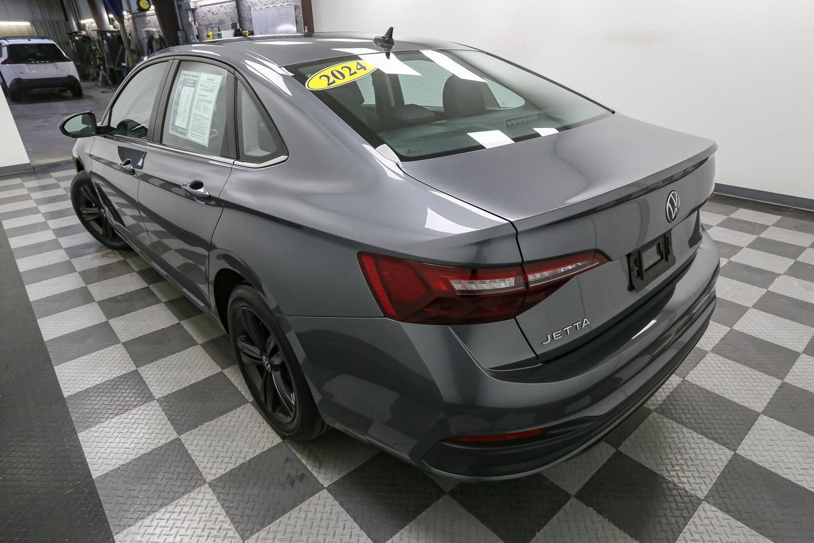 Certified 2024 Volkswagen Jetta SE image 10
