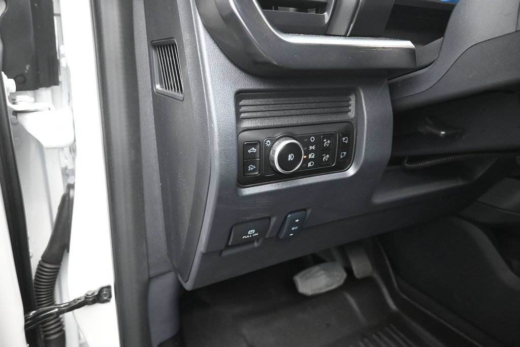 Used 2025 Ford F350 Lariat w/ Lariat Ultimate Package AWD/4WD image 13