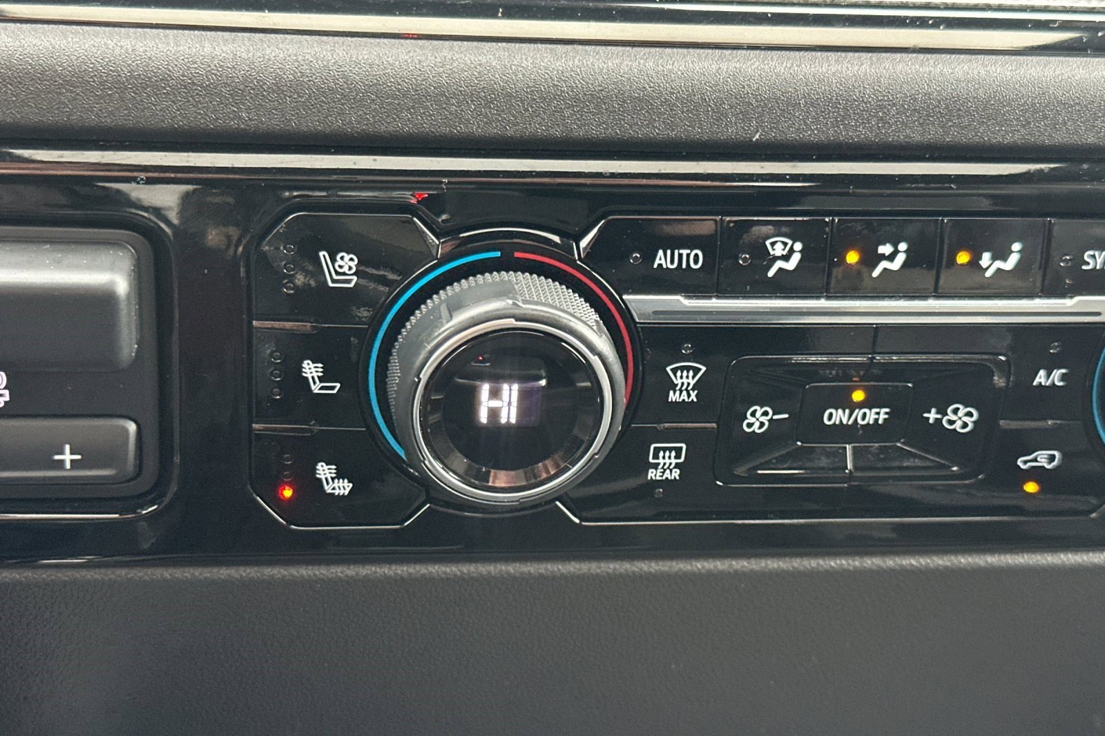 Certified 2023 Chevrolet Silverado 1500 ZR2 w/ Technology Package image 17