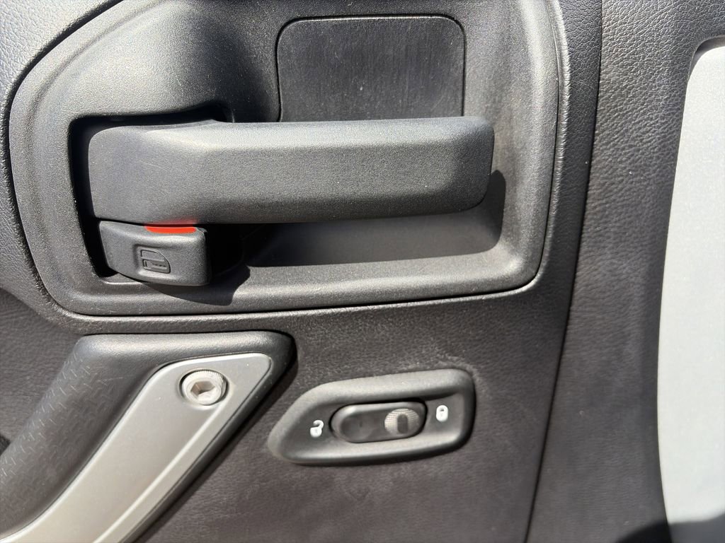 Used 2012 Jeep Wrangler Unlimited Rubicon w/ Connectivity Group AWD/4WD image 19