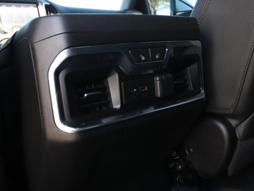 Used 2021 GMC Sierra 2500 Denali w/ Denali Black Diamond Edition AWD/4WD image 23