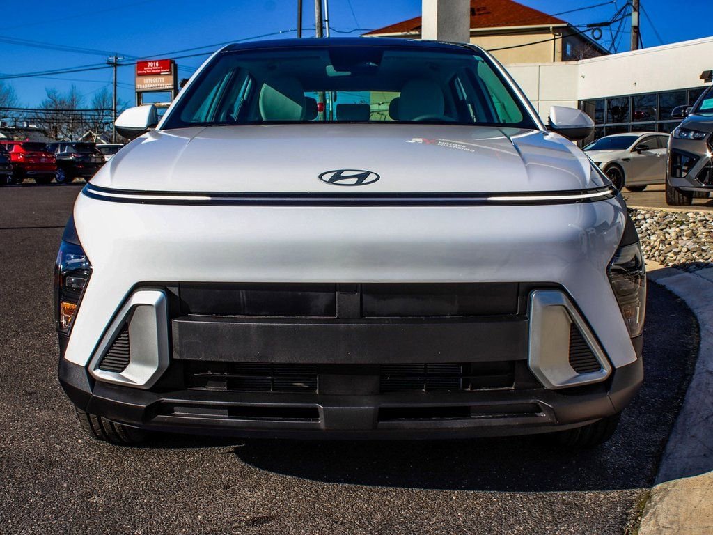 Used 2024 Hyundai Kona SE image 2