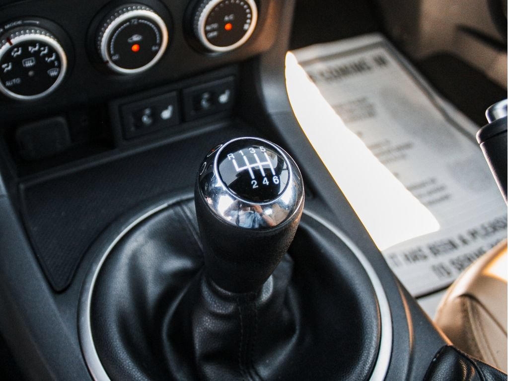 Used 2010 MAZDA MX-5 Miata Grand Touring w/ Premium Pkg RWD image 18