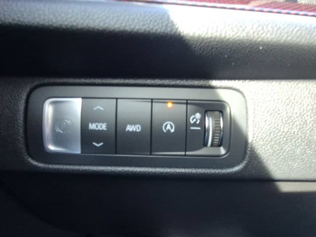 Used 2024 Chevrolet Traverse RS AWD/4WD image 35