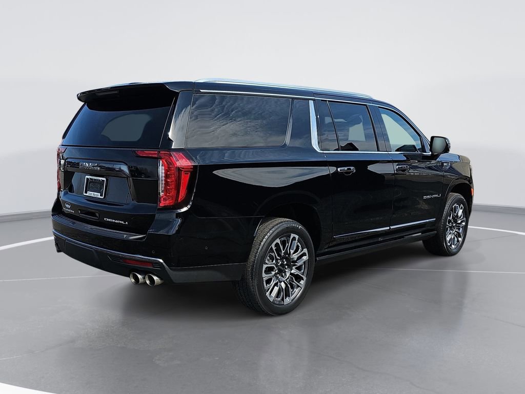Used 2023 GMC Yukon XL Denali Ultimate image 3