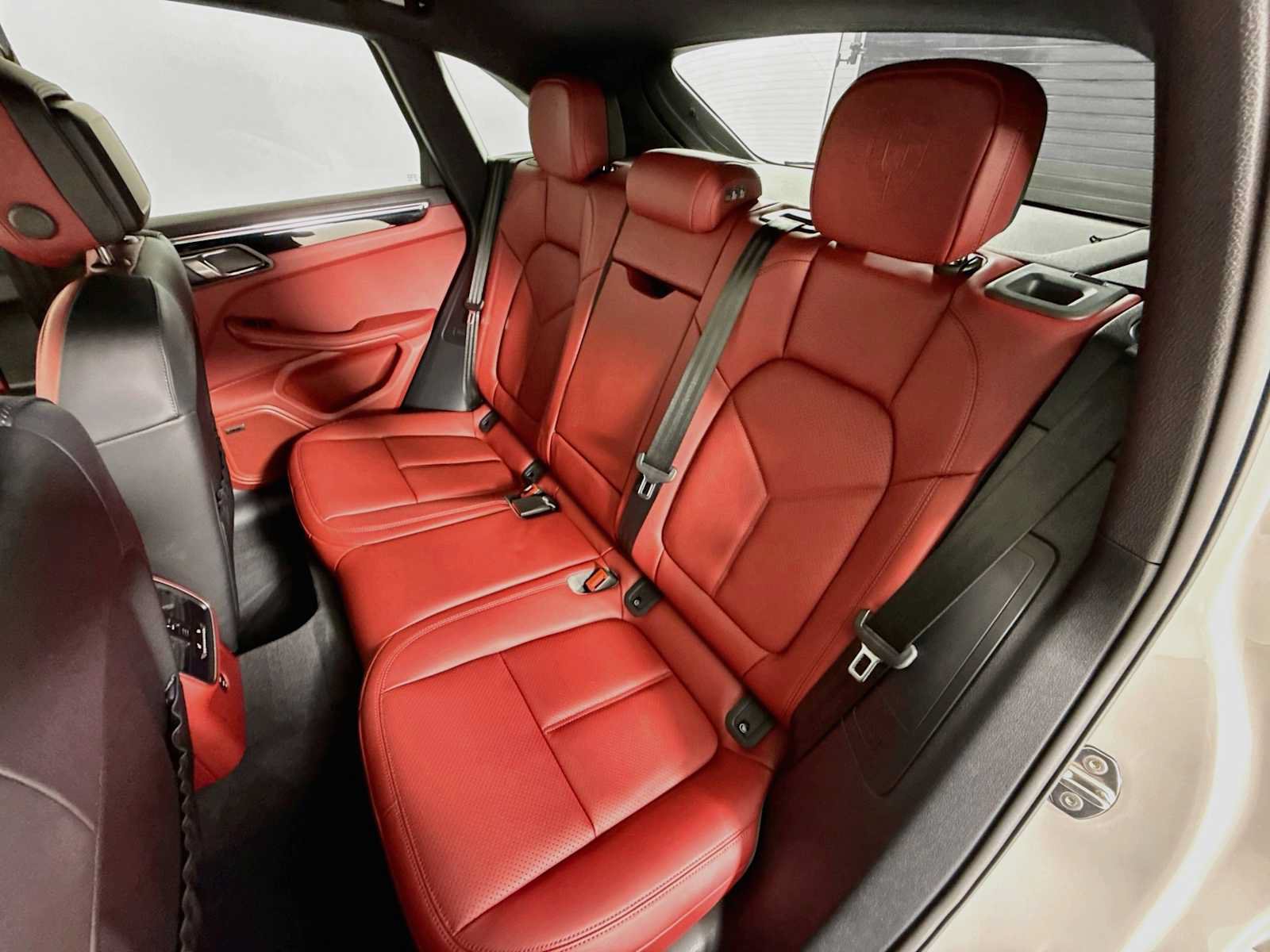 Certified 2025 Porsche Macan AWD/4WD image 23