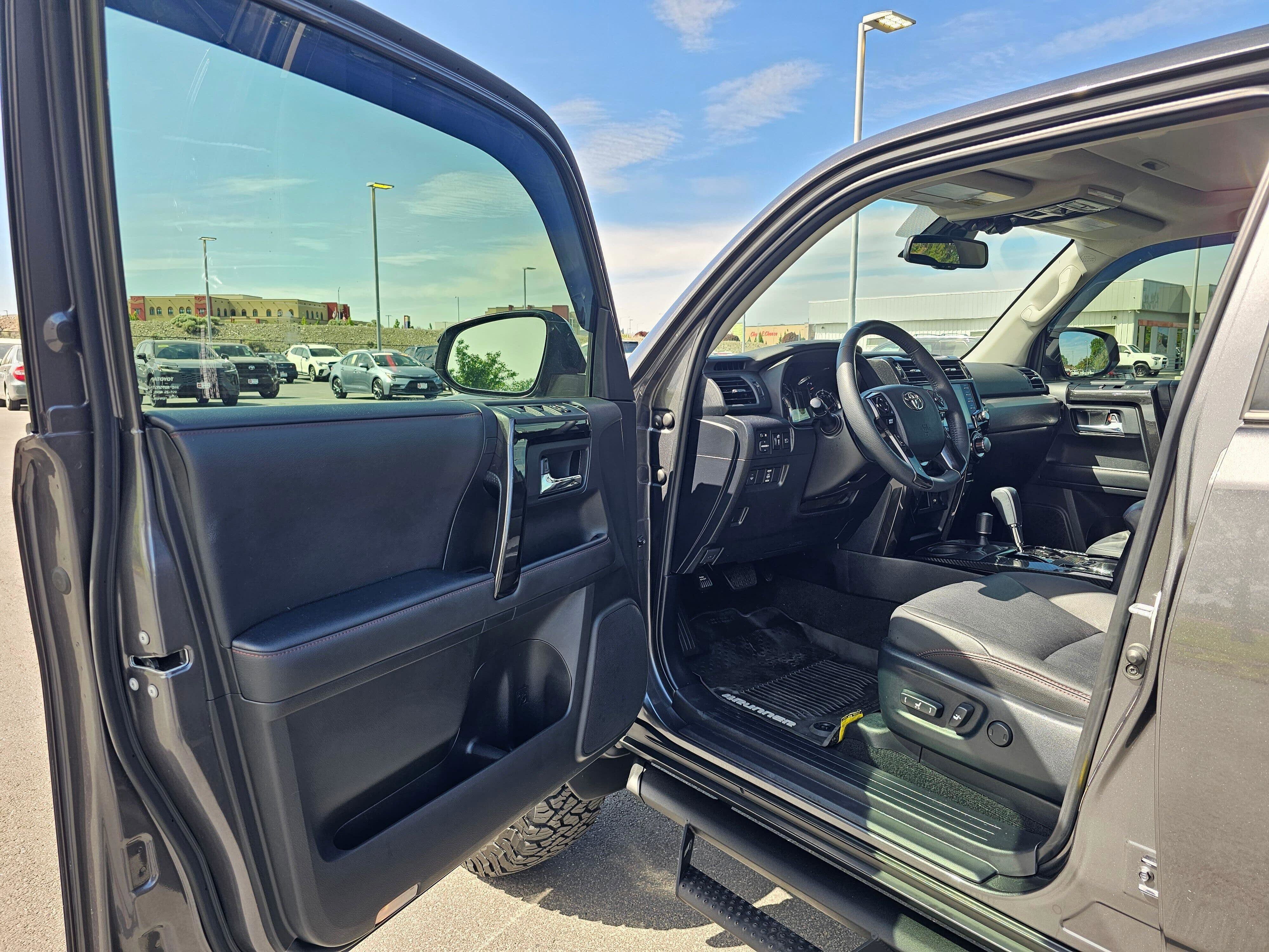Used 2020 Toyota 4Runner Venture w/ Moonroof Package AWD/4WD image 18