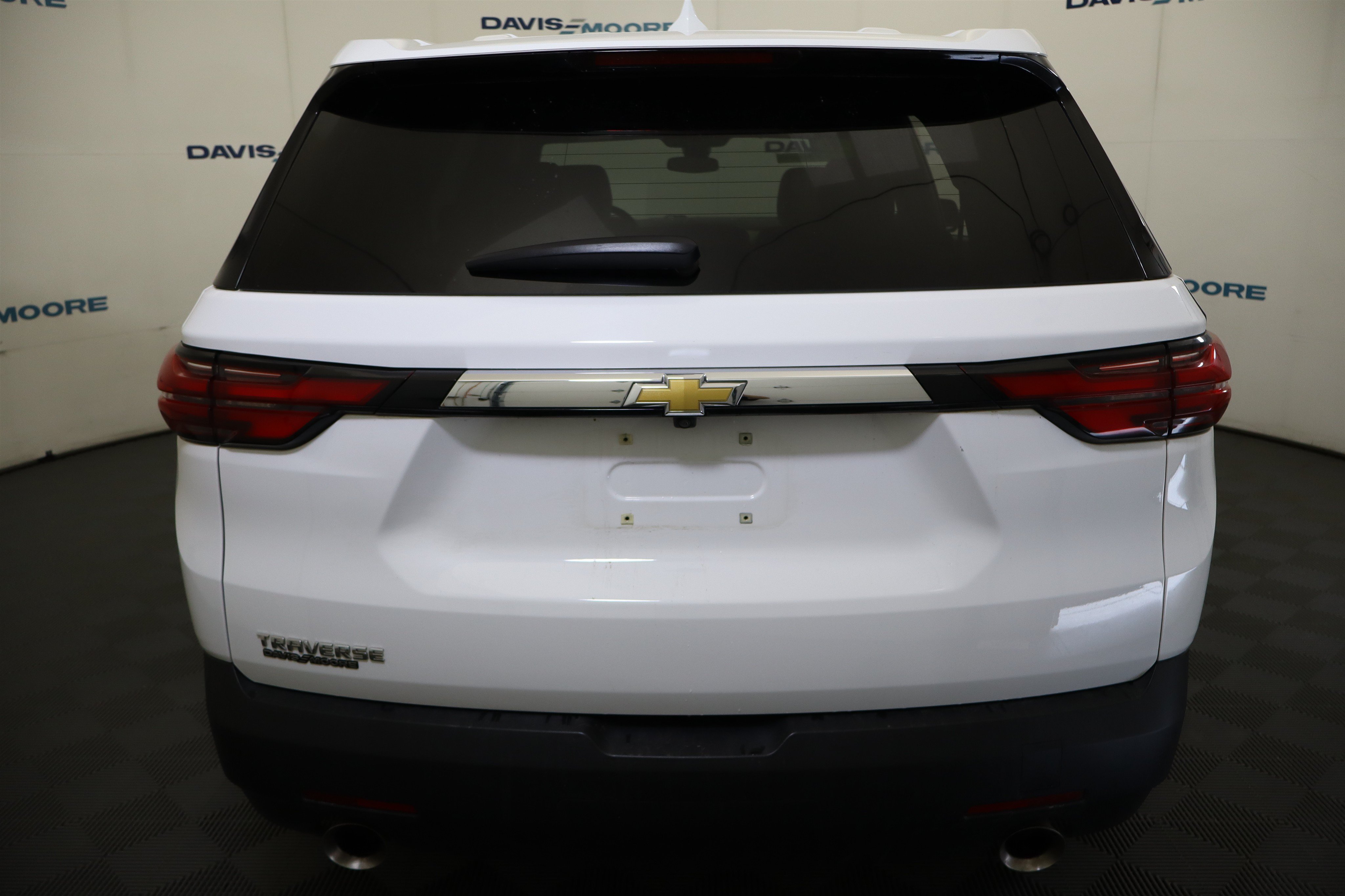 Used 2023 Chevrolet Traverse LS FWD image 8