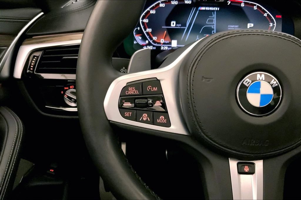 Used 2022 BMW M550i xDrive w/ Executive Package AWD/4WD image 18