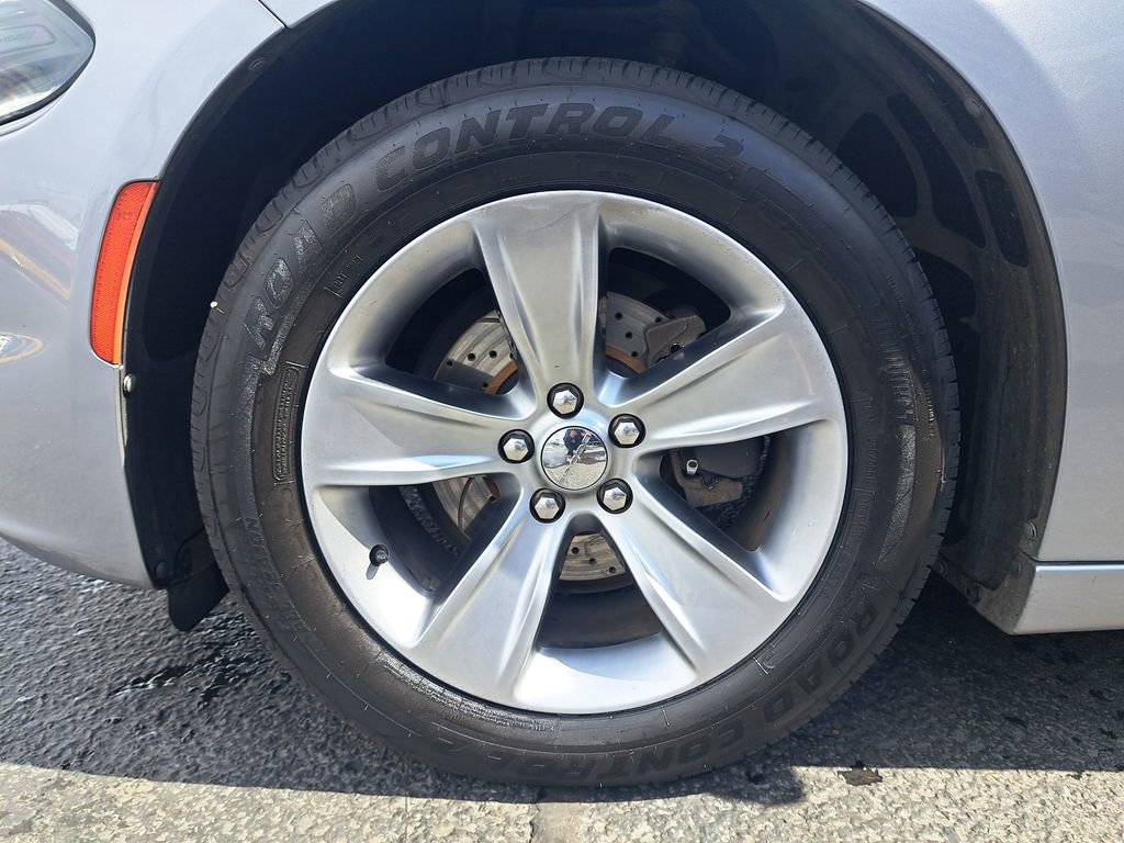Used 2015 Dodge Charger SXT image 29