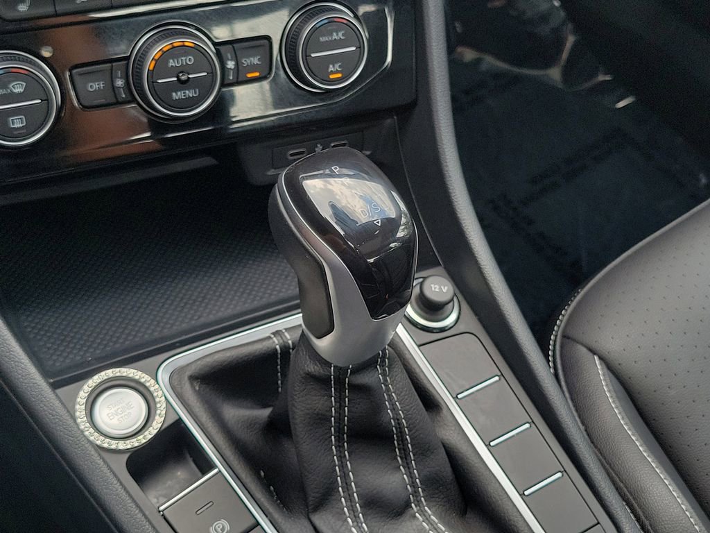 Certified 2023 Volkswagen Jetta SE FWD image 23