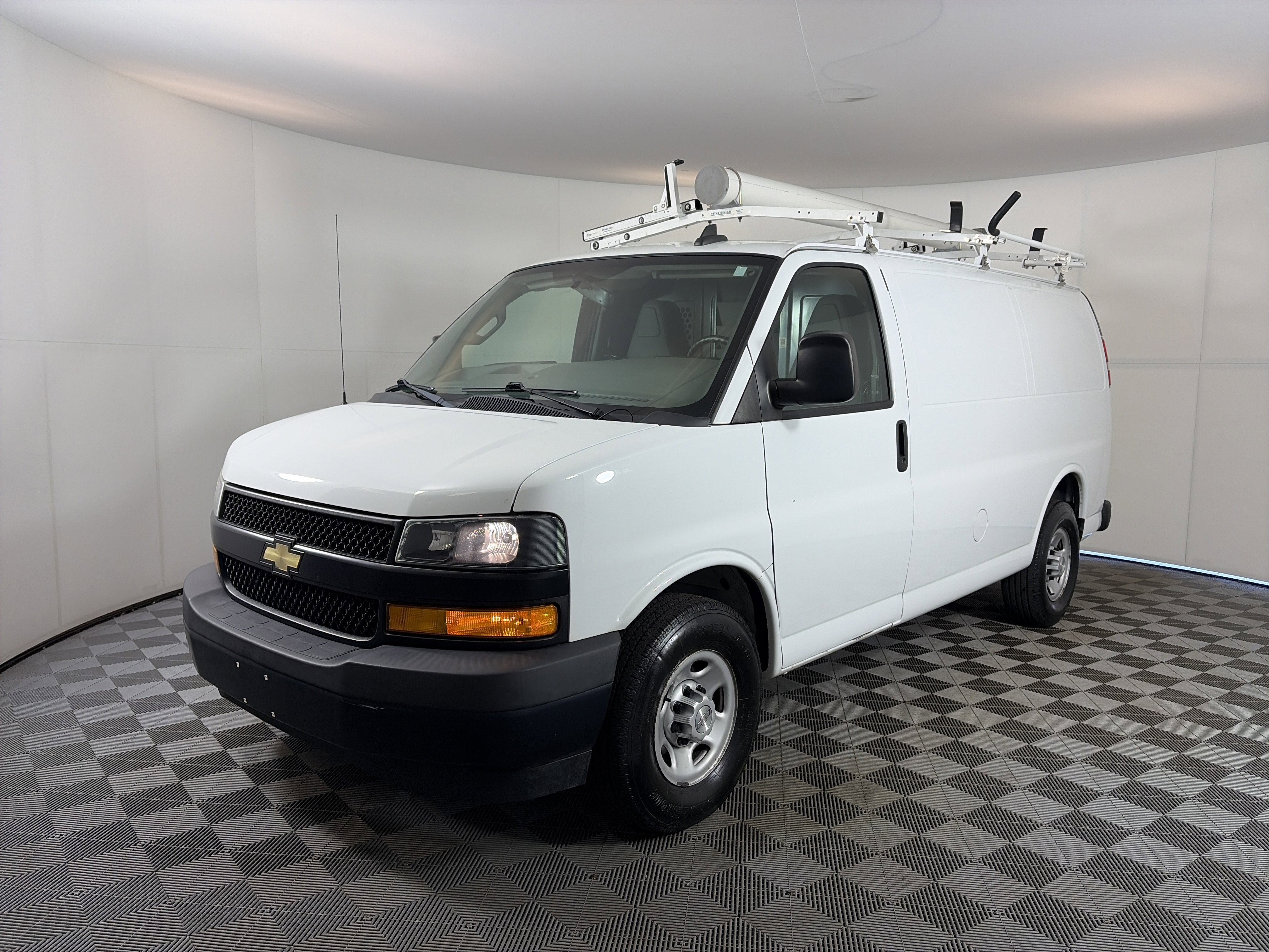 Used 2019 Chevrolet Express 3500 w/ Driver Convenience Package RWD image 2