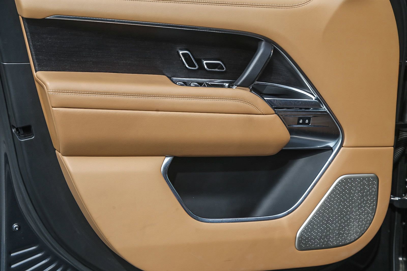 Used 2023 Land Rover Range Rover Autobiography image 19