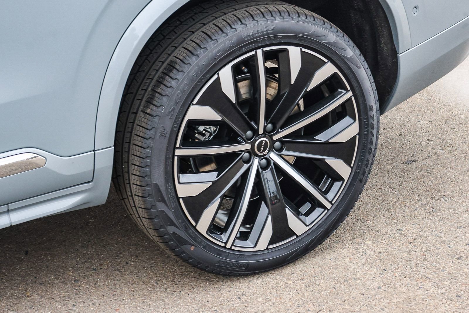 New 2026 Volvo XC90 B5 Plus w/ Protection Package image 10