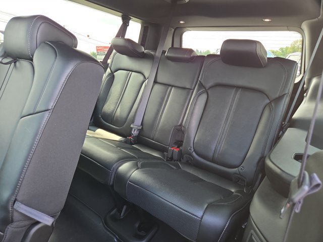 Used 2024 Jeep Wagoneer L Series III w/ Premium Group I AWD/4WD image 13
