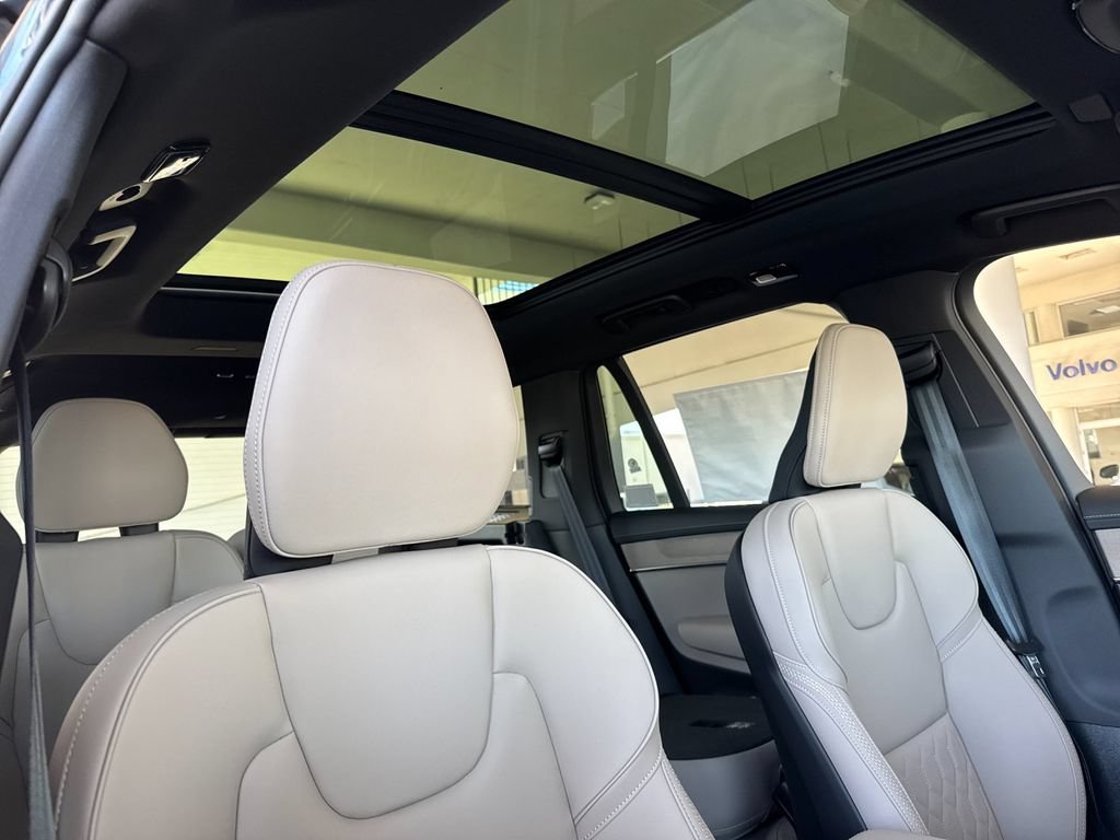New 2026 Volvo XC90 B6 Plus w/ Protection Package Premier AWD/4WD image 17
