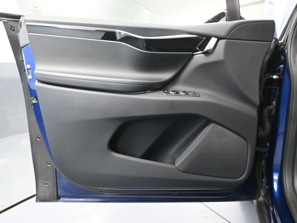 Used 2018 Tesla Model X 100D image 16