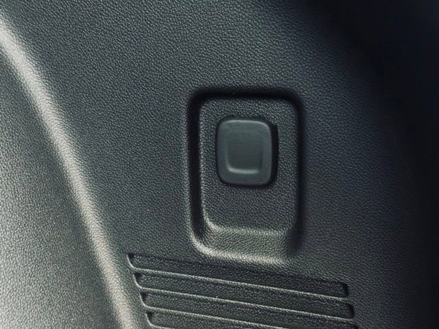 Used 2025 Chevrolet Blazer LT AWD/4WD image 11