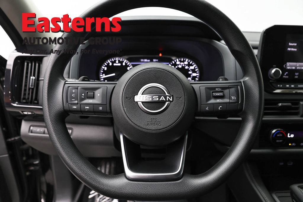 Used 2024 Nissan Pathfinder S AWD/4WD image 10