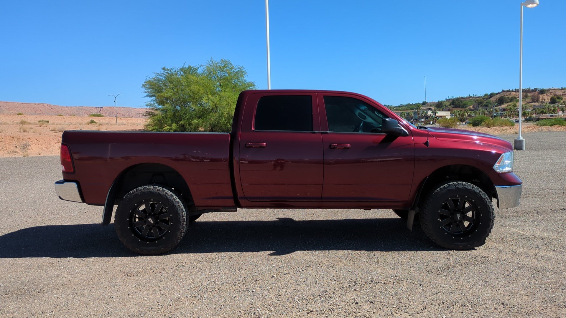Used 2019 RAM 1500 Classic SLT AWD/4WD image 2