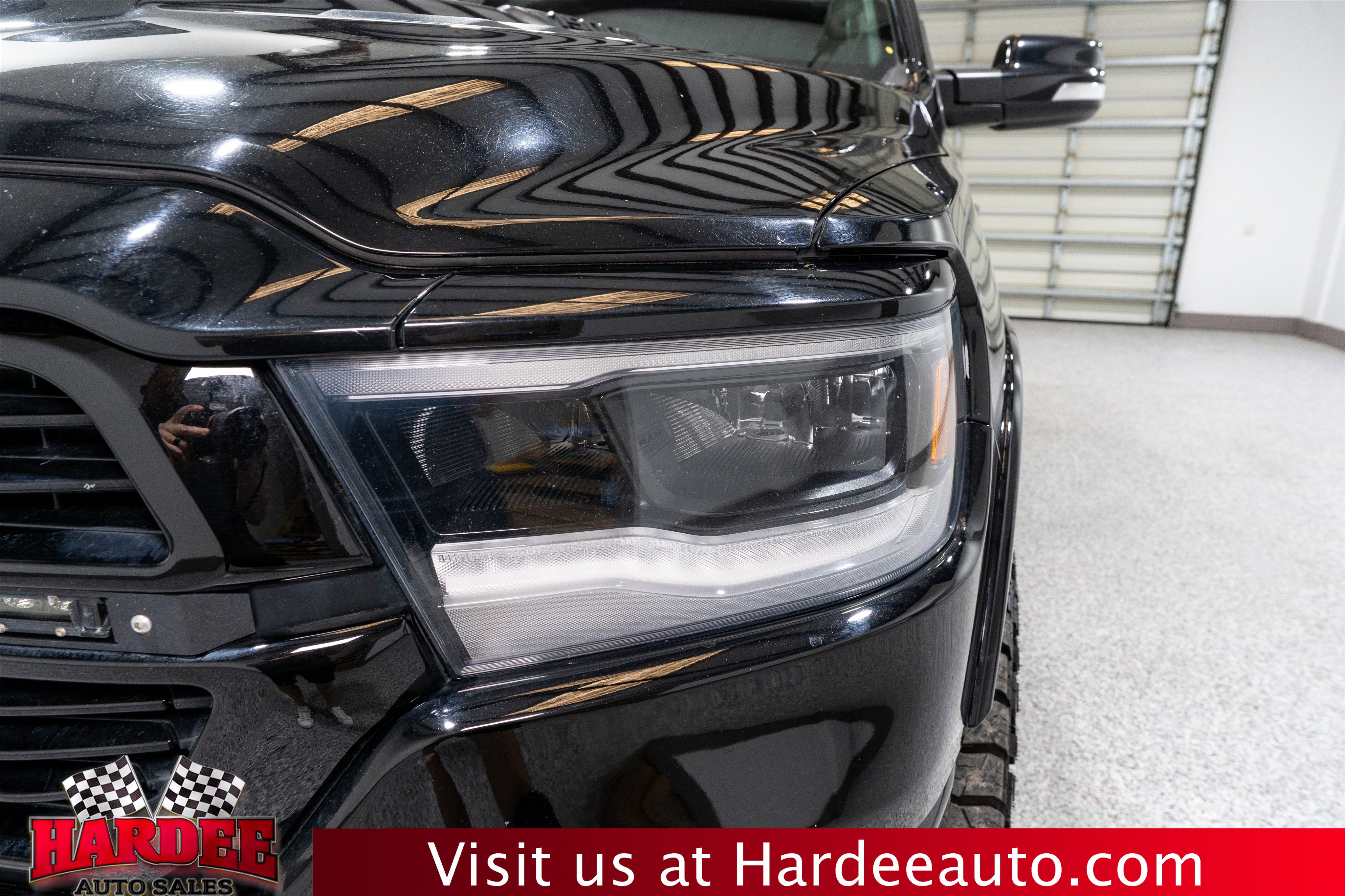 Used 2019 RAM 1500 Laramie AWD/4WD image 8