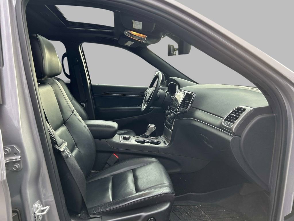 Used 2019 Jeep Grand Cherokee Limited image 16