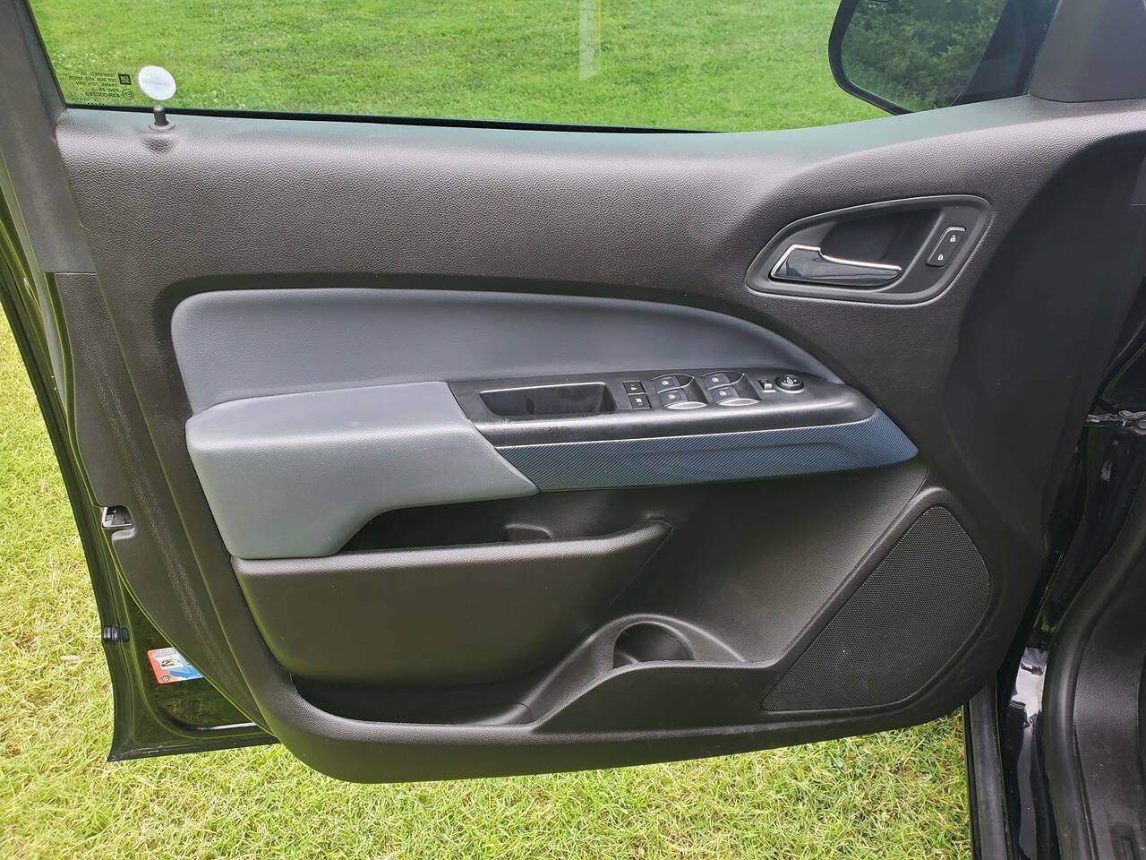 Used 2018 Chevrolet Colorado Z71 AWD/4WD image 11
