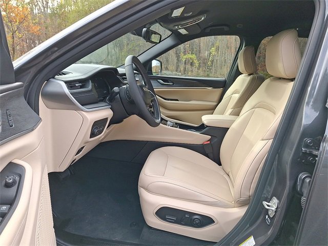 Used 2024 Jeep Grand Cherokee Limited w/ Trailer Tow Package image 14