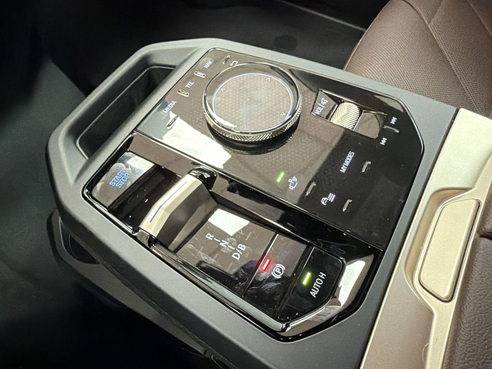 New 2026 BMW iX xDrive60 AWD/4WD image 17