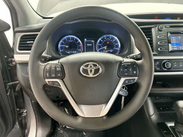 Used 2019 Toyota Highlander LE AWD/4WD image 7