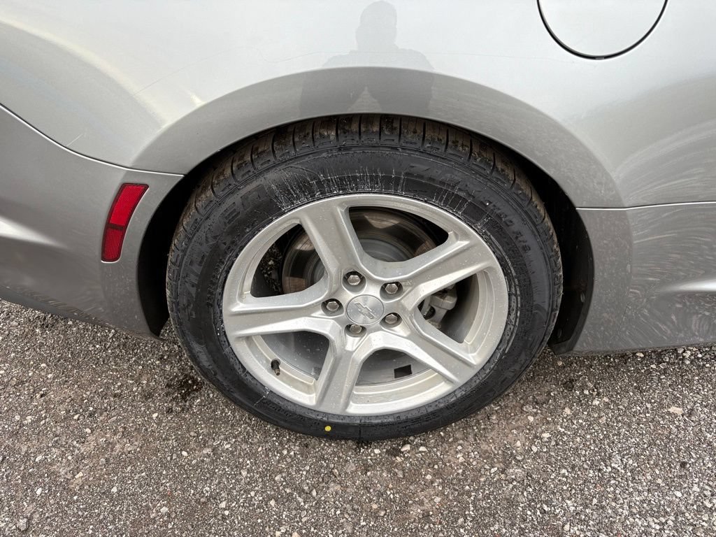 Used 2023 Chevrolet Camaro LT RWD image 17
