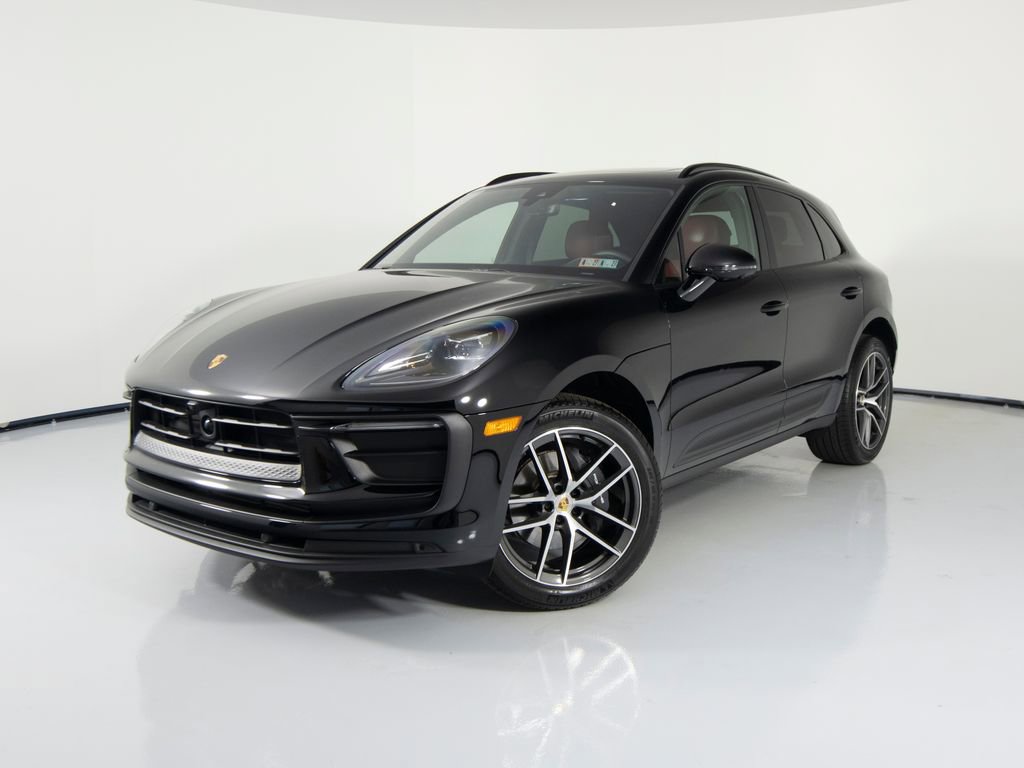 Certified 2025 Porsche Macan AWD/4WD image 6