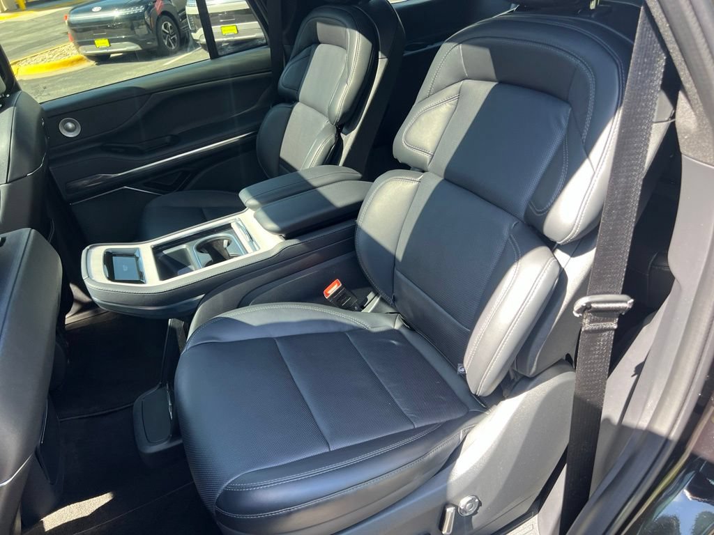 Used 2025 Lincoln Navigator Reserve w/ Jet Appearance Package AWD/4WD image 9