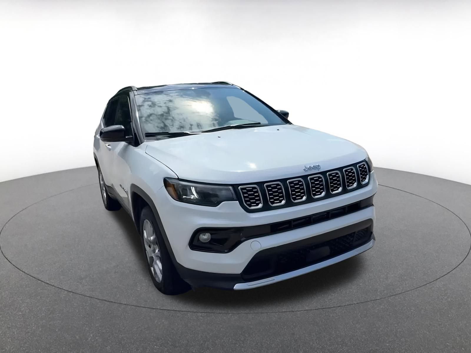 Used 2025 Jeep Compass Limited image 3
