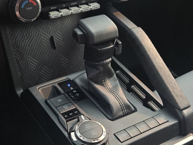 Certified 2025 Toyota Tacoma SR5 AWD/4WD image 21