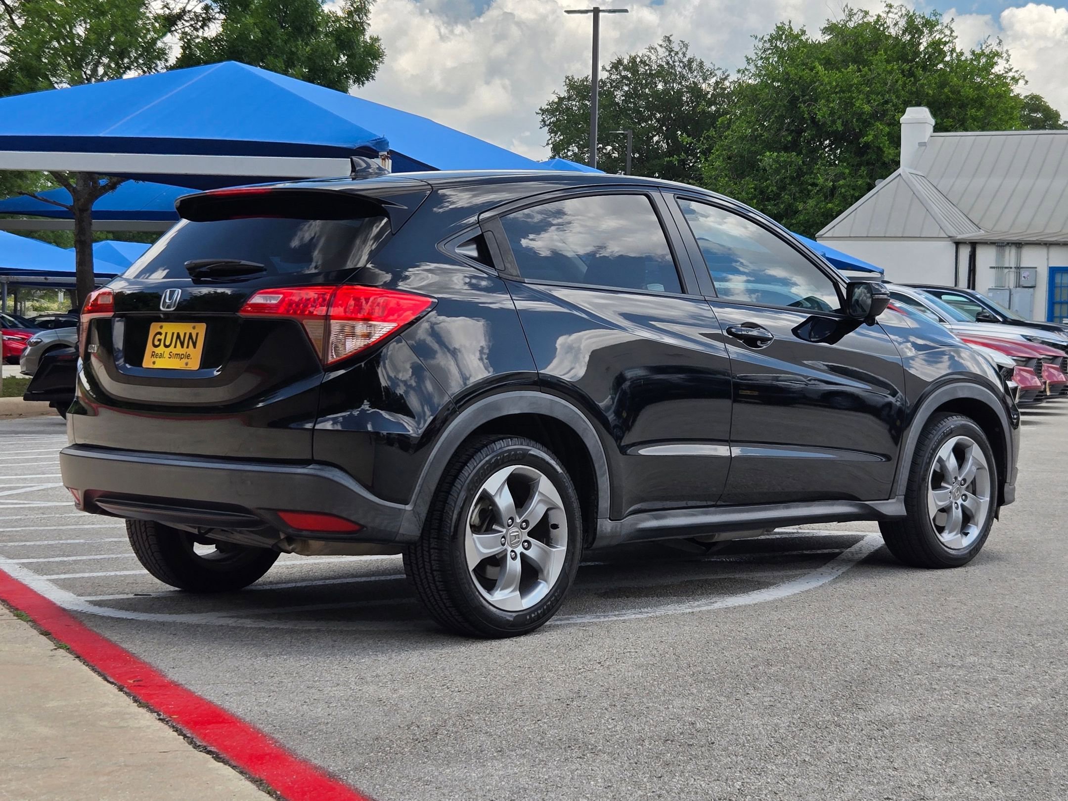 Used 2017 Honda HR-V EX image 3