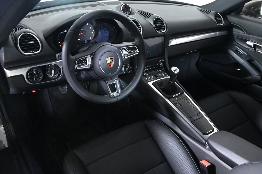 Used 2025 Porsche 718 Cayman image 4