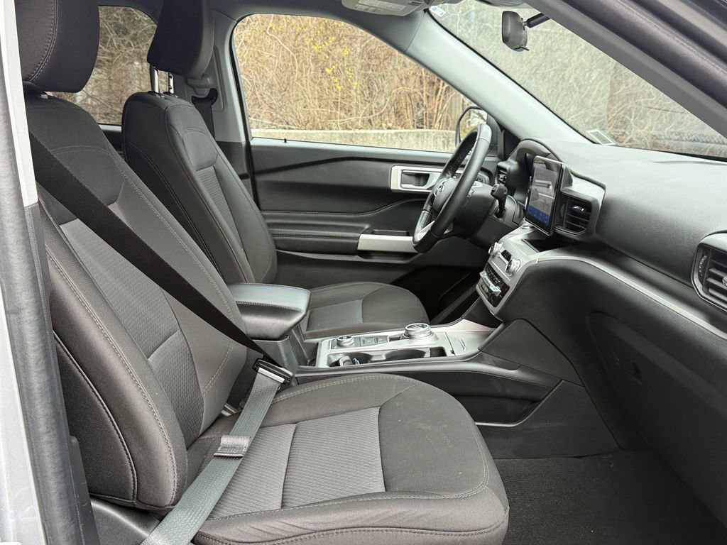 Used 2022 Ford Explorer XLT AWD/4WD image 26