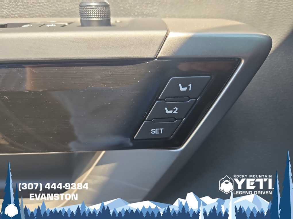 Used 2025 Toyota Tundra Limited AWD/4WD image 35