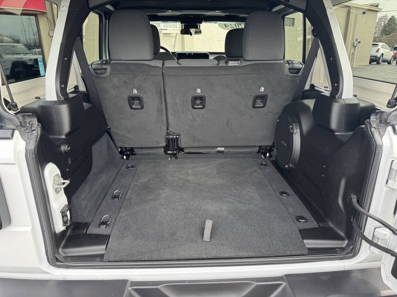 Used 2024 Jeep Wrangler 4WD Unlimited Willys image 9