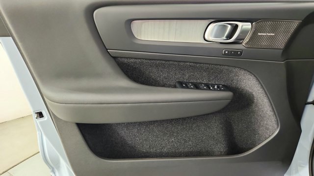 New 2026 Volvo XC40 B5 Plus w/ Climate Package AWD/4WD image 9
