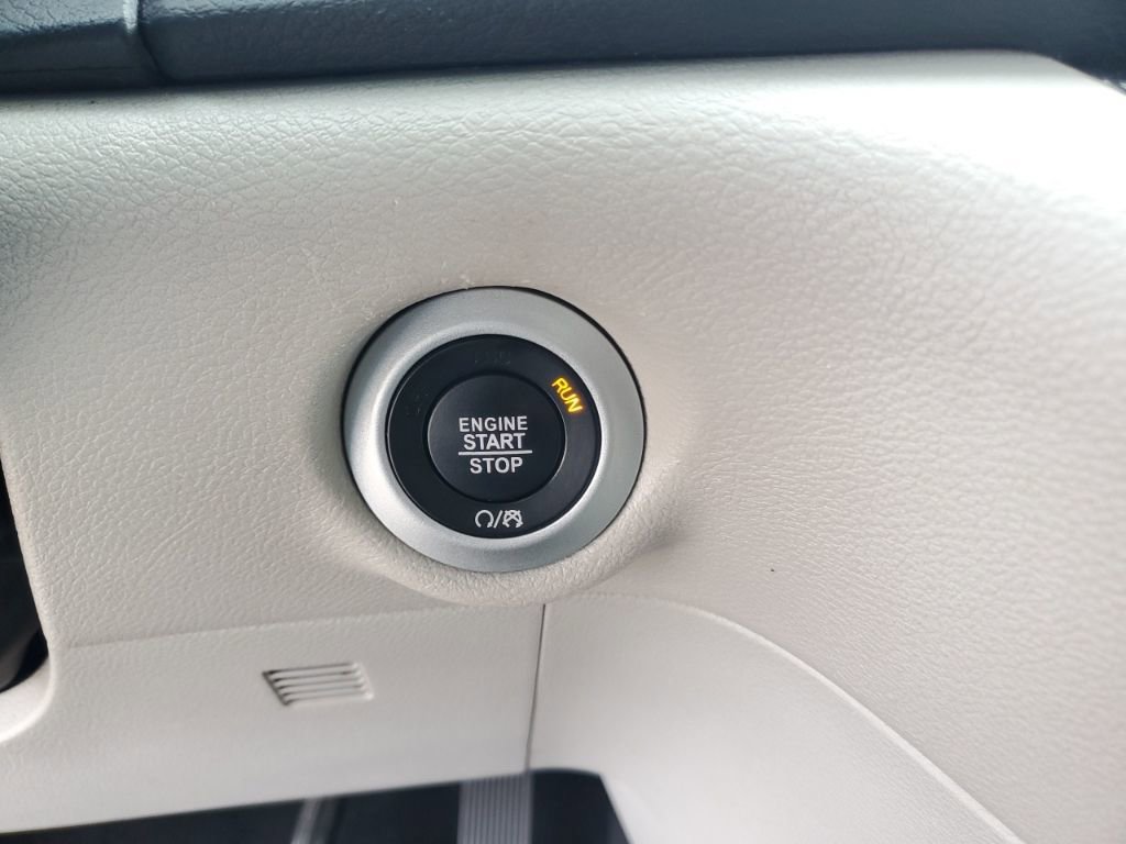 Used 2022 Chrysler Pacifica Touring-L FWD image 18