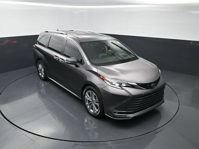 Used 2022 Toyota Sienna Platinum FWD image 32