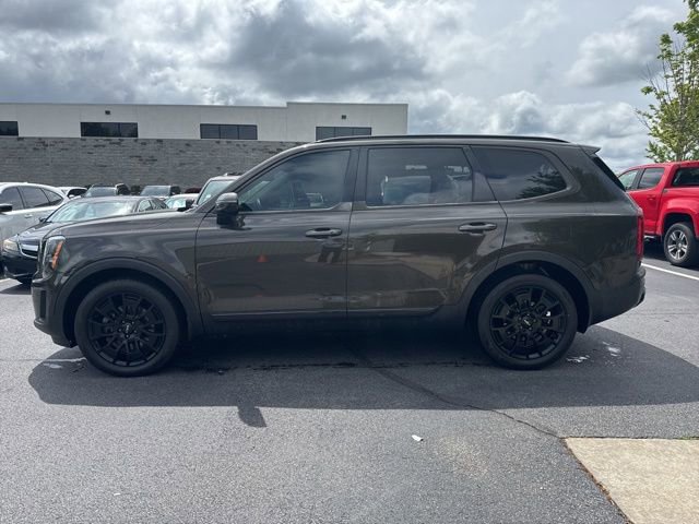 Certified 2022 Kia Telluride SX w/ Nightfall Edition Package AWD/4WD image 2