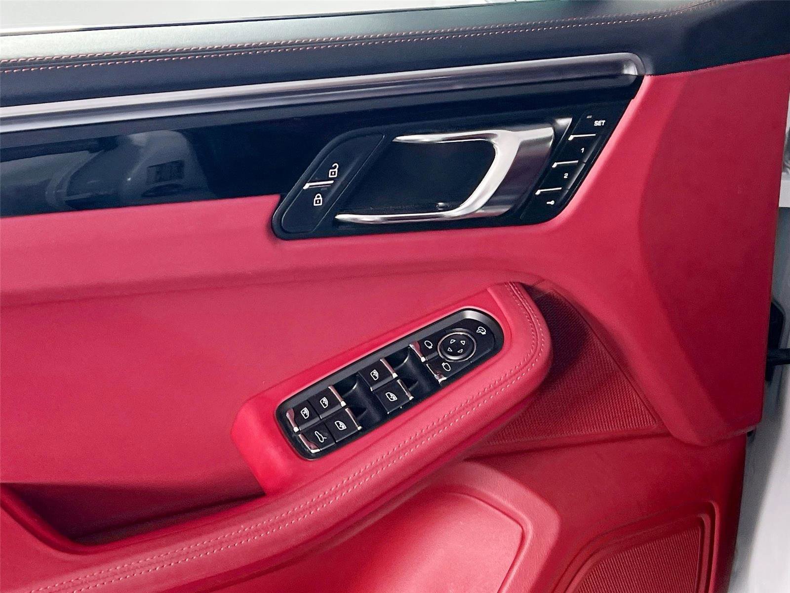 Used 2023 Porsche Macan S image 17