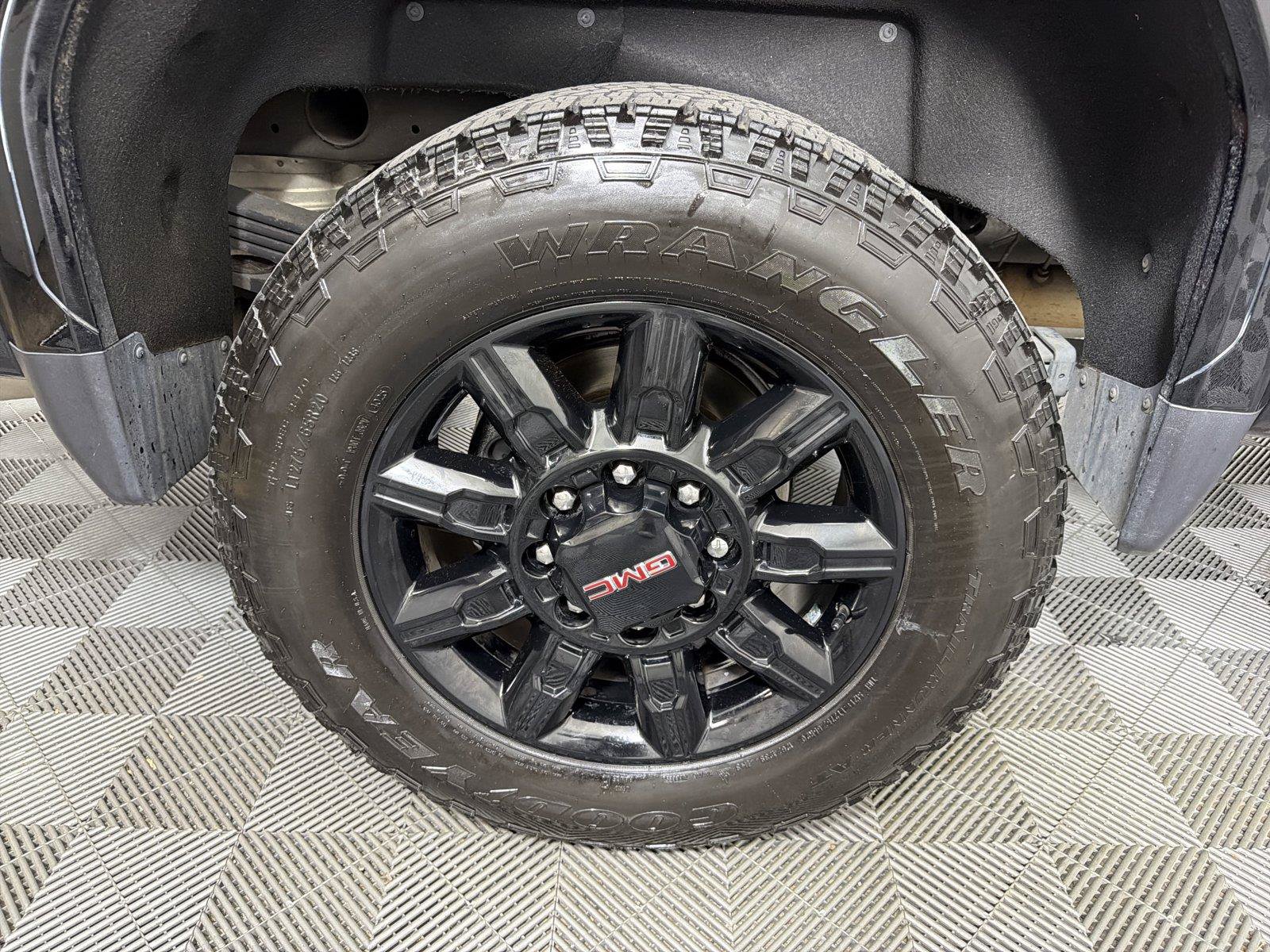Used 2024 GMC Sierra 2500 AT4 w/ AT4 Premium Plus Package AWD/4WD image 16